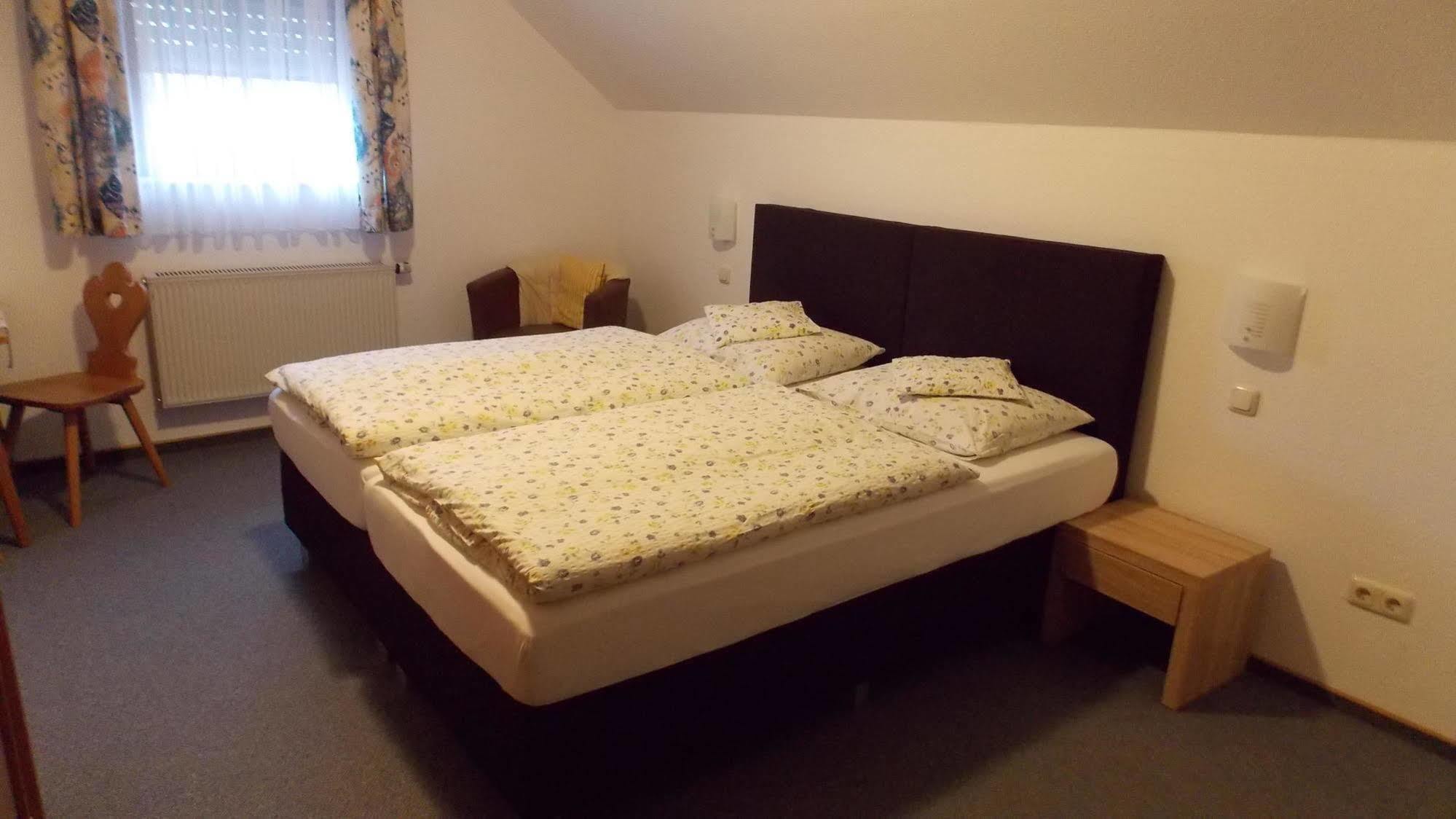 Rezatgrund Gasthof 2*